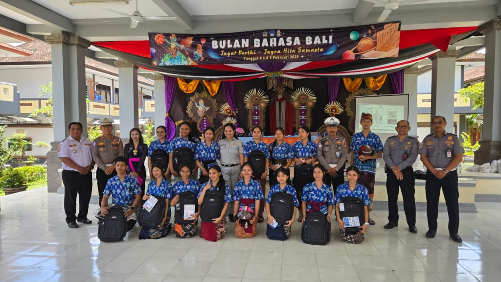 Sosialisasi dan pembinaan keselamatan ketertiban berlalu lintas di SMU Negeri 1 Mengwi